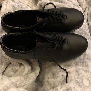 Theatricals Tap shoes black size 5Y barely worn